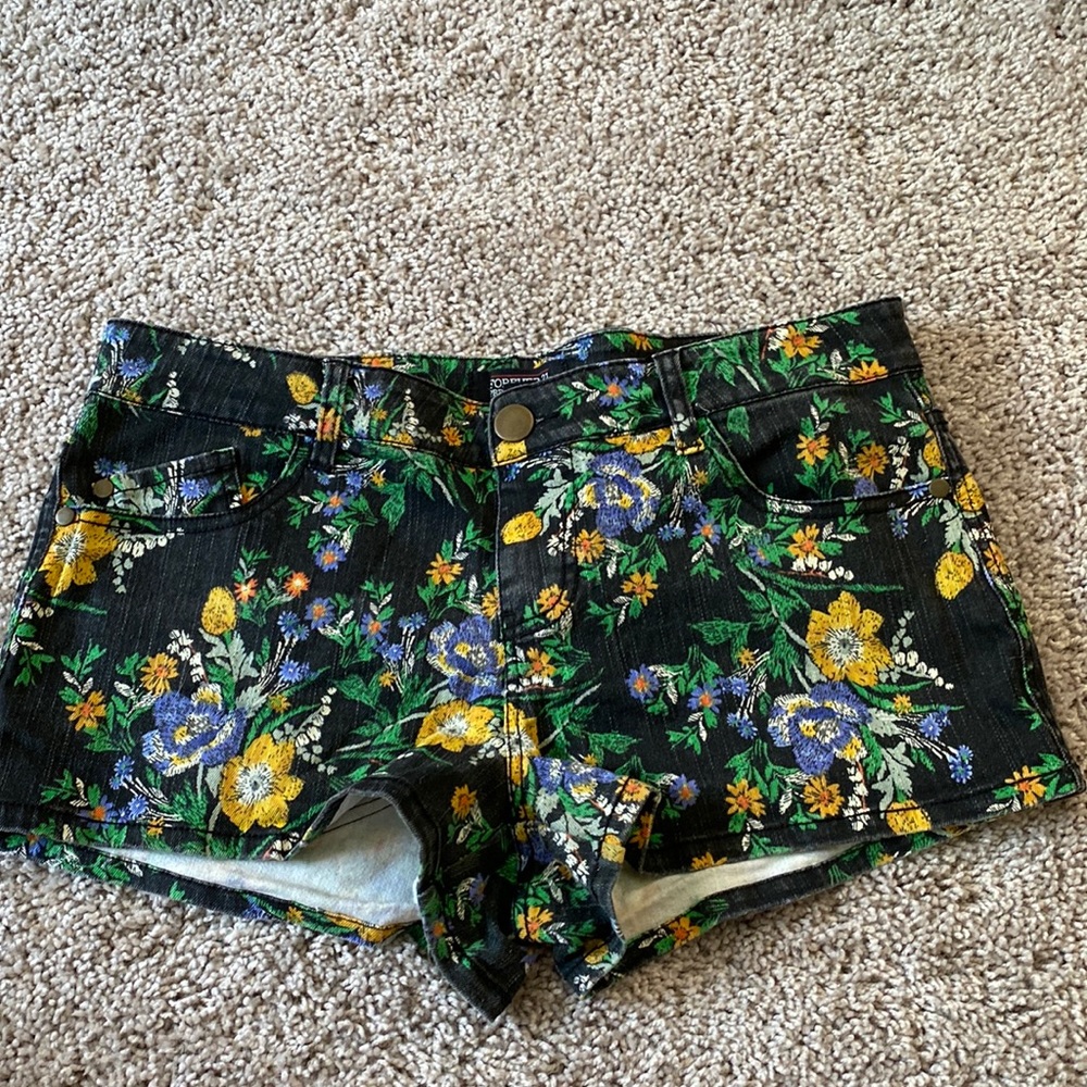 Size 28 Jean Flower Printed Shorts